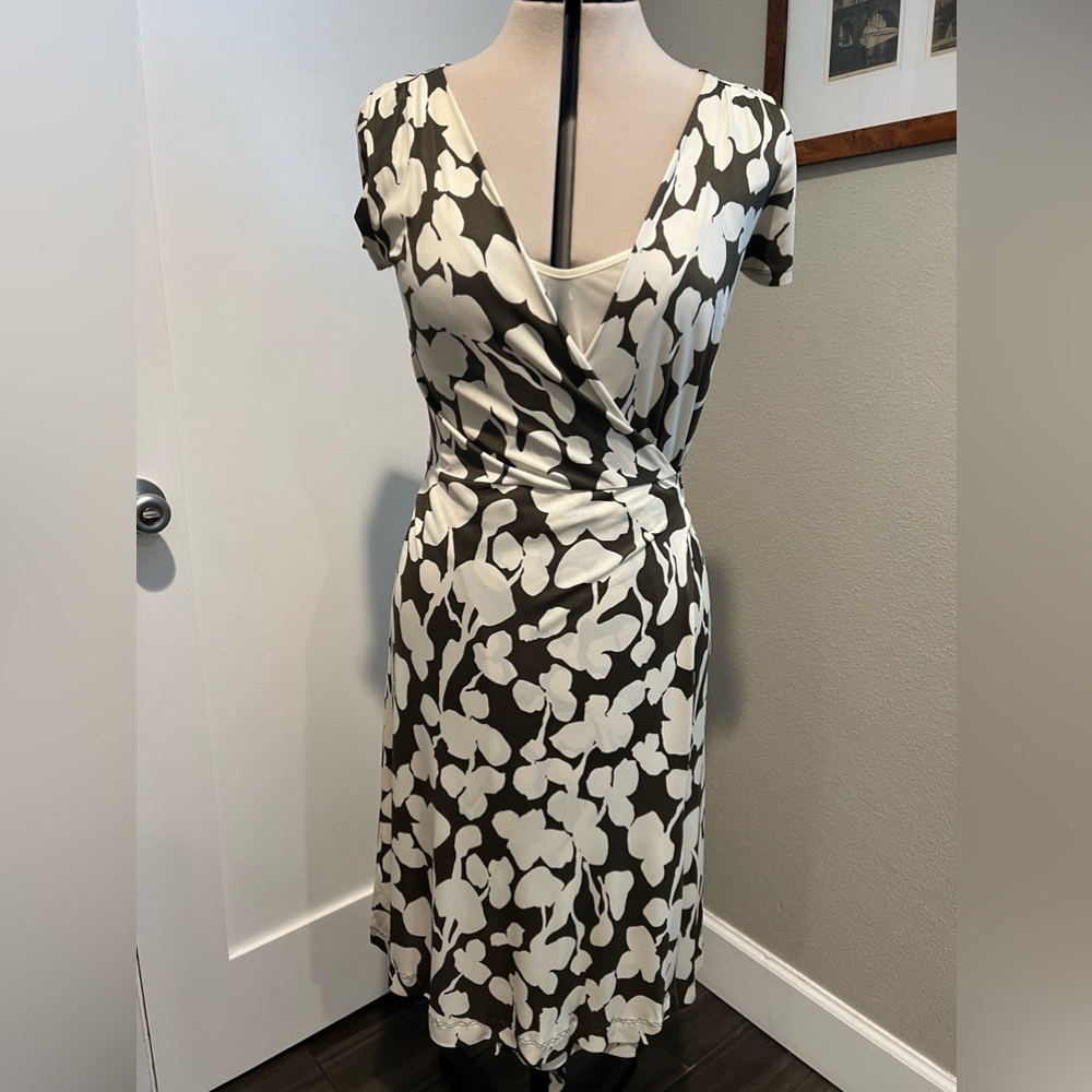 Max Mara Weekend. Made in Italy. Wrap dress. Printed. Olive green & Beige.